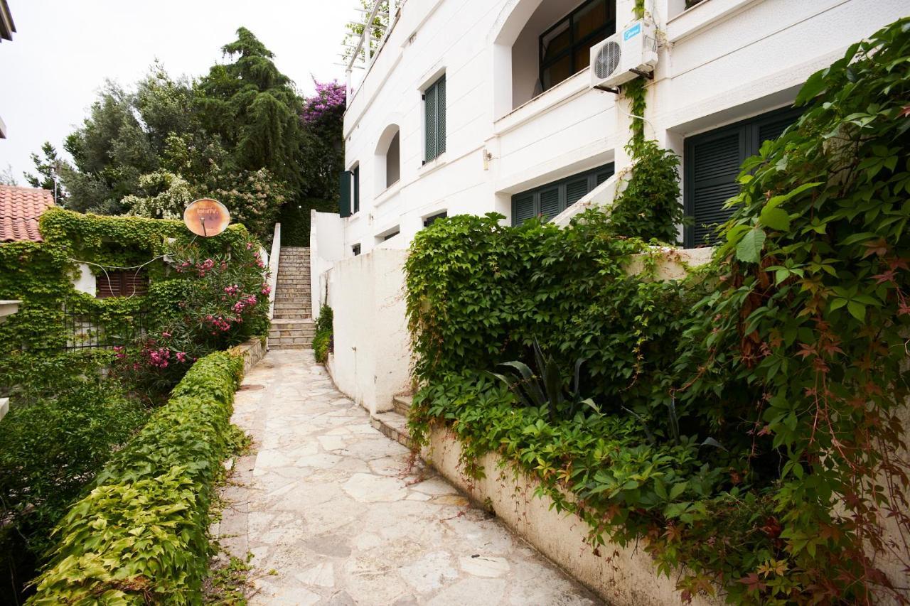 Apartments Secret Garden Sveti Stefan Exterior photo