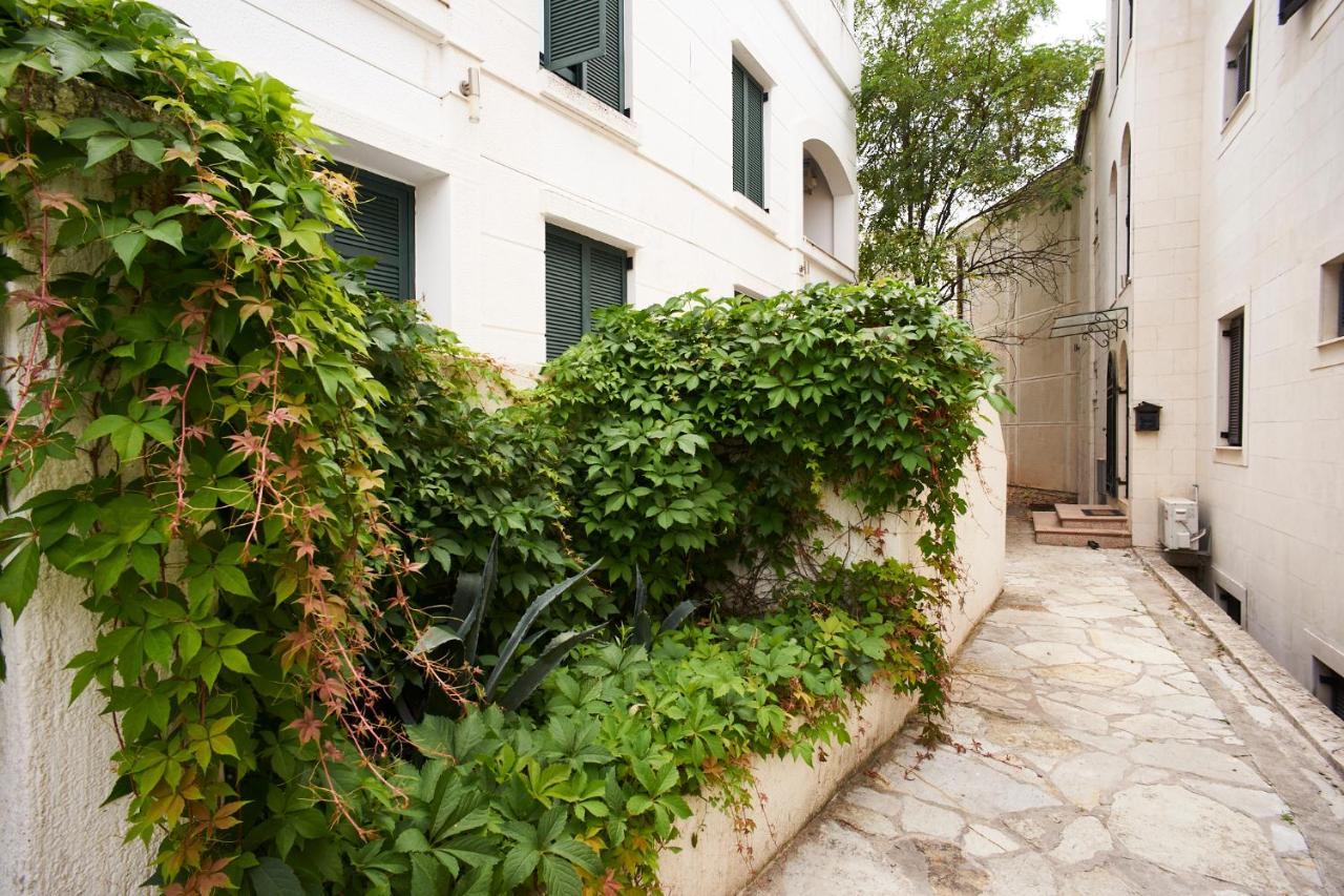 Apartments Secret Garden Sveti Stefan Exterior photo